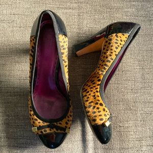 Coach Poppy Leopard Pony Hair Patent cap toe Heels bow detail 8.5